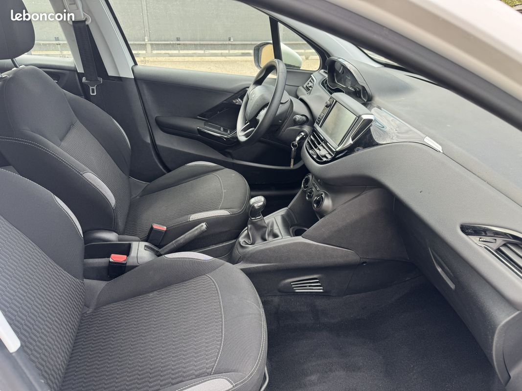 PEUGEOT 208 1.0i 68ch (image 7)