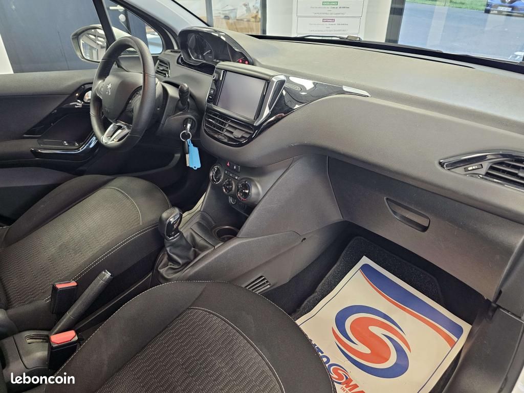 PEUGEOT 208 1.2i PureTech 12V - 82 BERLINE Active PHASE 2 (image 11)