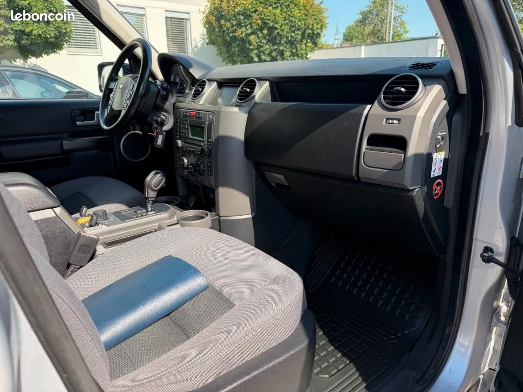 Land Rover Discovery V6 TD SE 190CH - 4X4 BVA CHAUFFAGE STATIONNAIRE 7 PLACES (image 9)