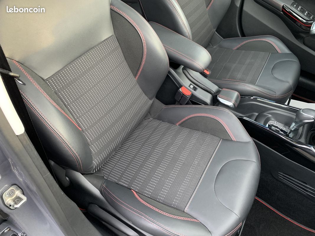 PEUGEOT 2008 1.2 PureTech 110ch S&S EAT6 GT Line (image 17)