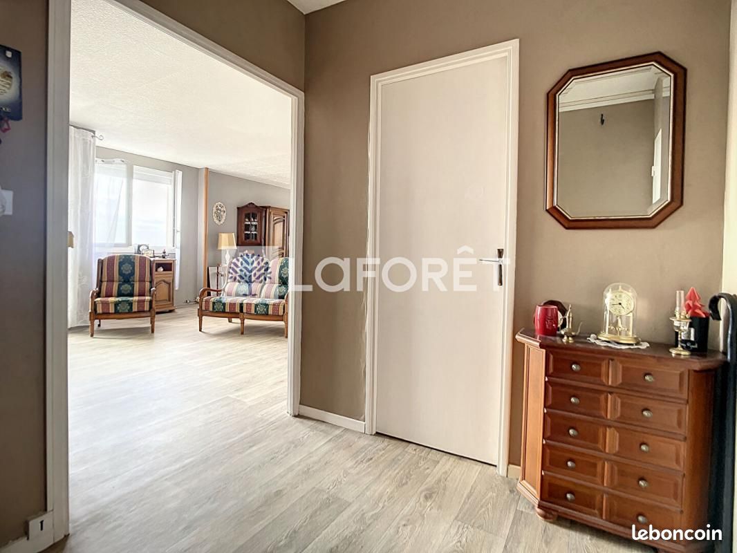 Appartement 3 pièces 77 m² - Parthenay 79200 (image principale 0)