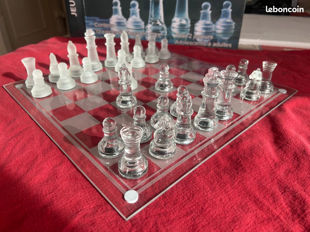 Jeu d'échecs en verre 32 pièces (image 1)