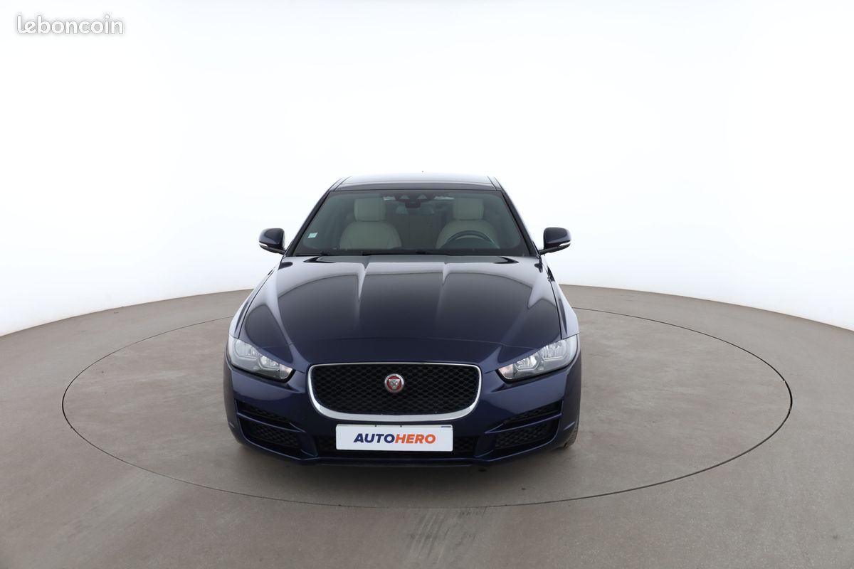 Jaguar XE 2.0d Prestige Auto 180 ch (image 14)