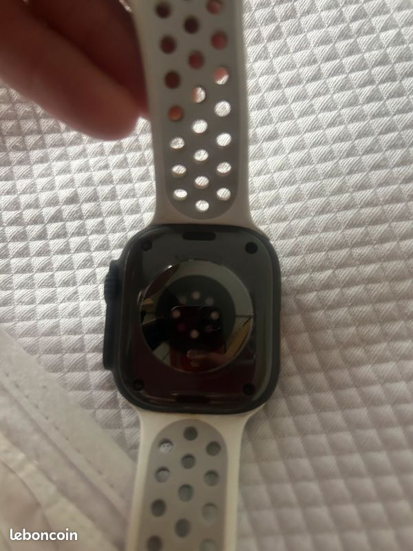 Apple Watch ultra 2 (image 2)