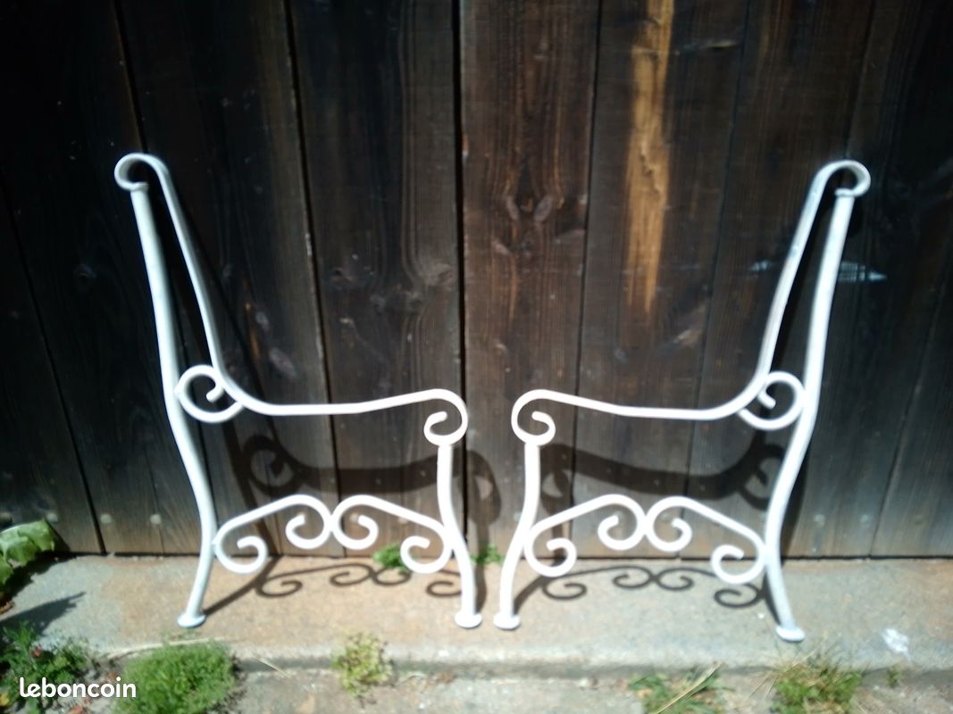 BANCS : Anciens montants en fer forgé (image 1)