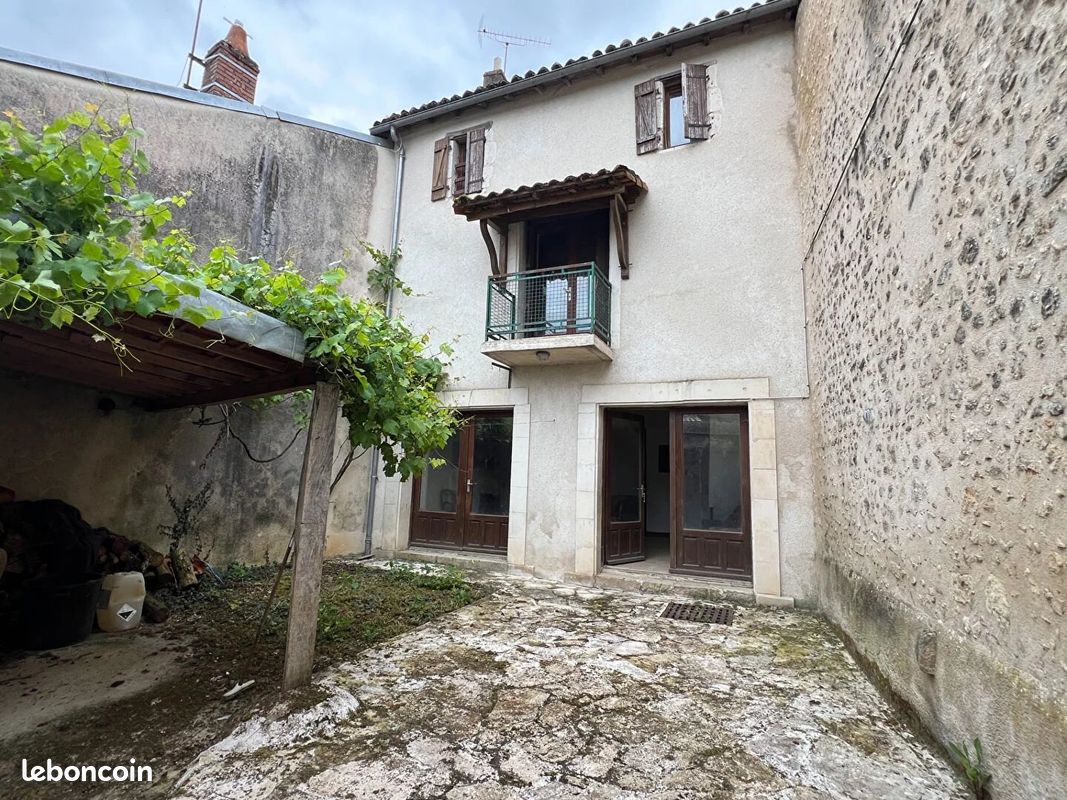 Maison 6 pièces 137 m² · à Lussac-les-Châteaux · 137 m² · 85 000 €