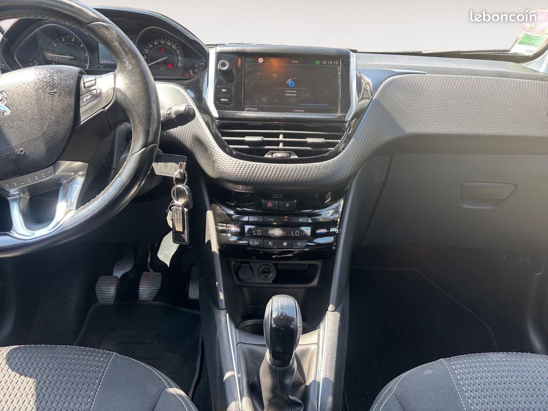 PEUGEOT 208 1.2 PureTech 82ch BVM5 Allure (image 4)