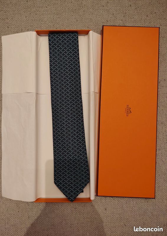 Cravate HERMÈS Soie Orange à Motif Cheval Et Origami - Occasion Très Bon État - Japon