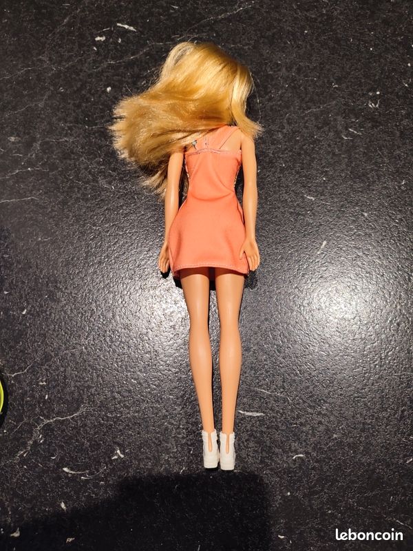 Figurine Barbie robe orange (image 3)