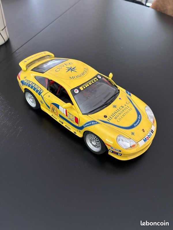 Burago LE1145 - Porsche 911 Carrera GT3 Supercup 1/18 - #29 UPS 1997 Marron