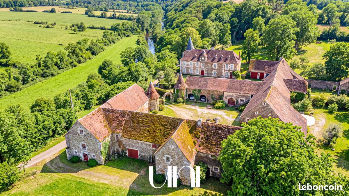 Maison 13 pièces 507 m² · à Écouché-les-Vallées · 507 m² · 900 000 €