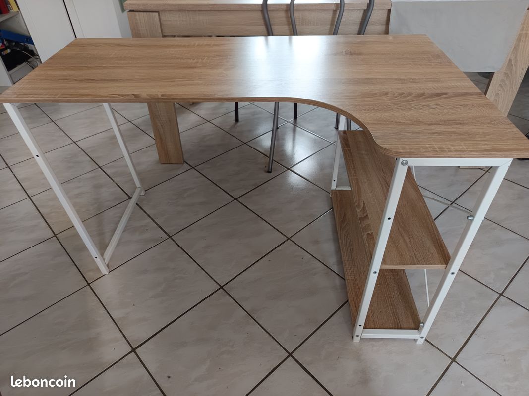 Bureau (image 1)