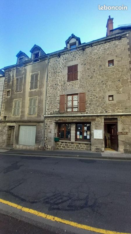 Maison 139 m² · à Murat · 139 m² · 28 000 €
