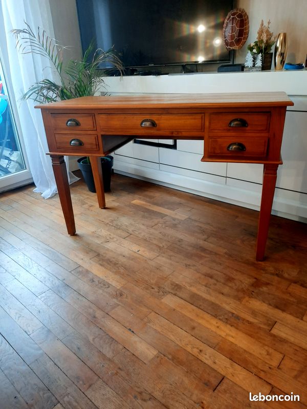 Bureau monté à l'ancienne (image 1)