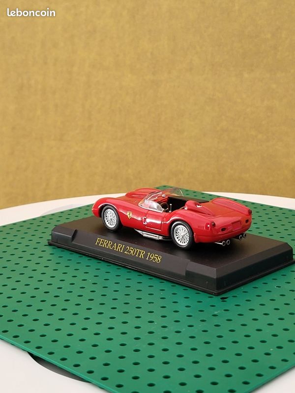 ✨️🇮🇹 Miniature FERRARI 250 TR - 1958 au 1/43 - Fabrication Ixo Models - Boîte vitrine - Très bon état ✨️✨️ (image 9)