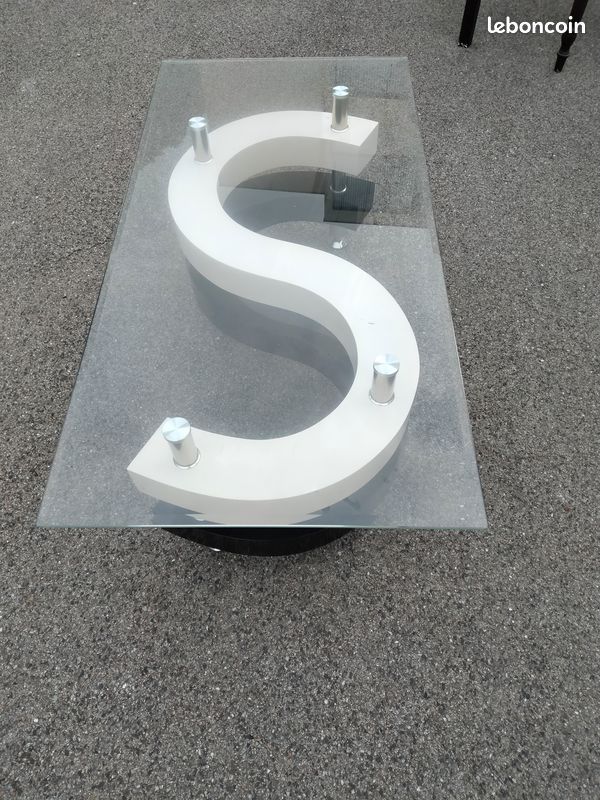 Table (image 3)