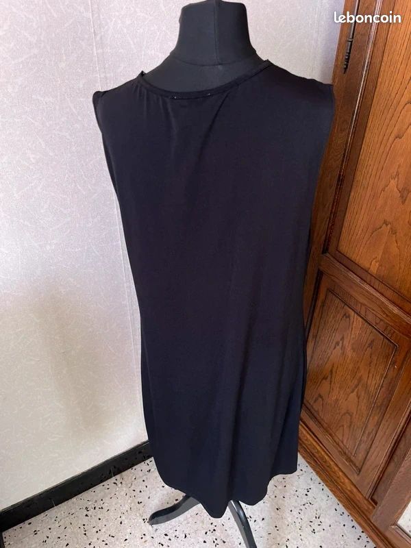 Ensemble de paniers en osier, 3 en 1 / Set de 3 paniers de rangement avec couvercle Ensemble de paniers en osier, 3 en 1 / Set de 3 paniers de rangement avec couvercle