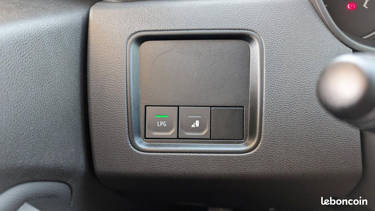 Dacia Duster 1.0 ECO-G 100ch Journey 4x2 - 16500 HT (image 18)