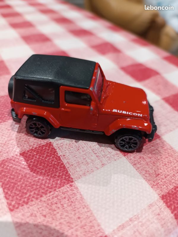 Voiture miniature collection jeep wrangler rouge (image 1)