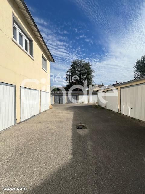 Parking 12 m² · à Villeurbanne · 12 m² · 70 €/mois