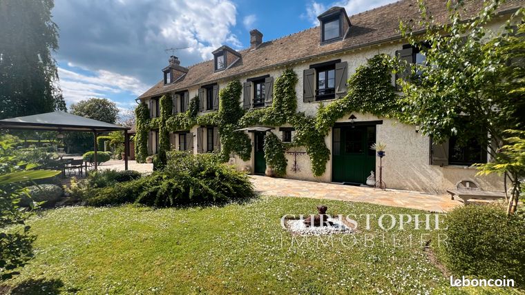 Maison 7 pièces 300 m²