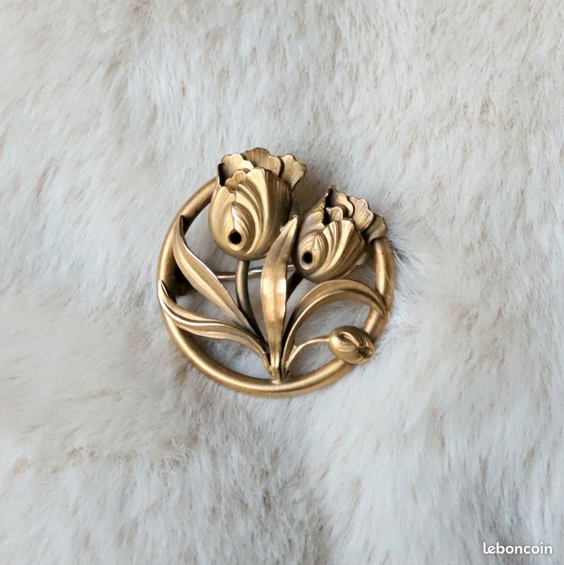 Broche Art déco en platine, or blanc, saphirs et diamants