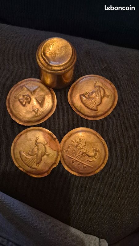 ​Lot de 5 Appliques & Embouts en Laiton Réoussé - Style Égyptien (Egyptian Revival / Hollywood Regency) (image 1)
