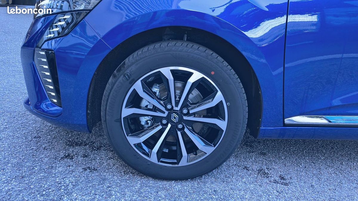RENAULT CLIO techno full hybrid E-Tech 145 ch - 24 (image 5)
