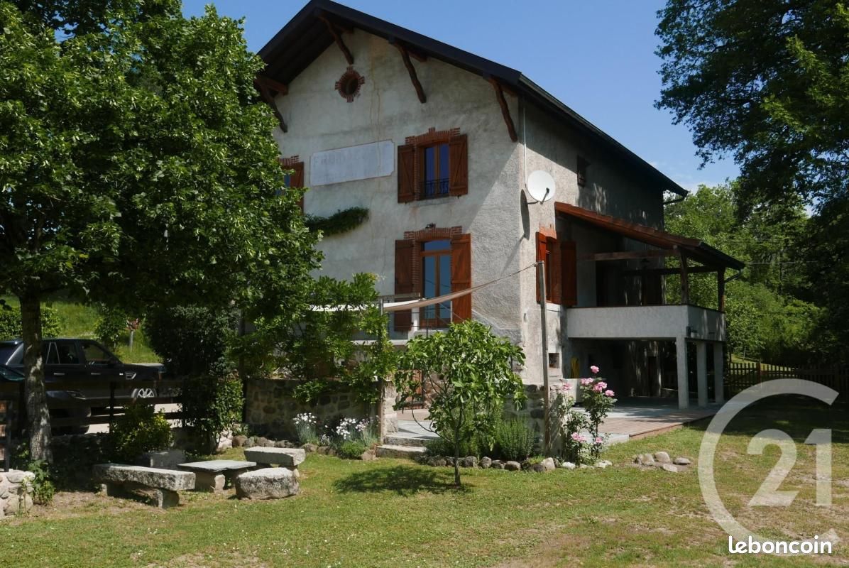 Maison 6 pièces 149 m² · à Cernex · 149 m² · 2 190 €/mois