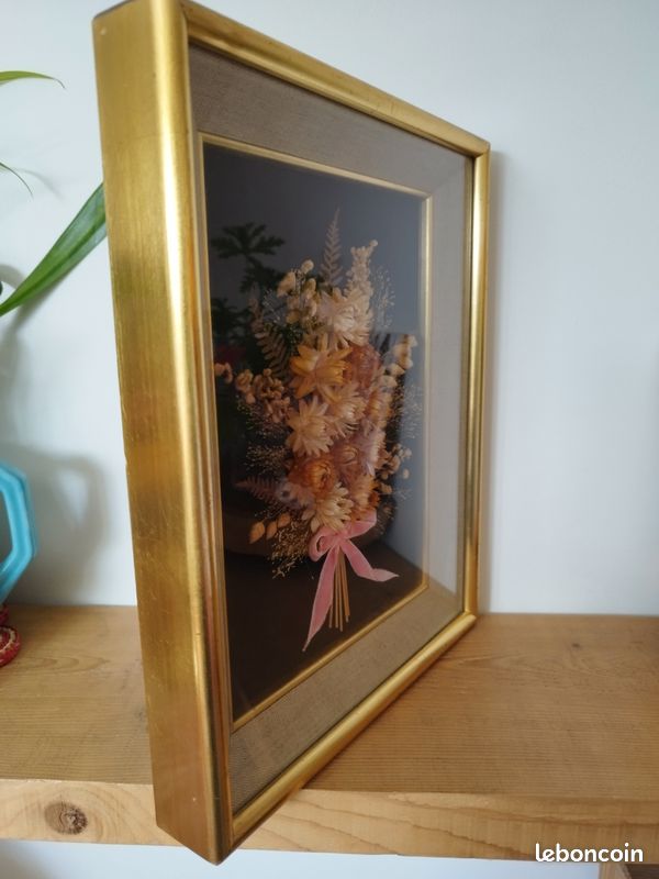 19⚜️ ANCIEN PETIT Cadre Médaillon Verre Bombé Fleurs Séchées Vintage 8,5 Cm EUR 20,00 - FR 19⚜️ ANCIEN PETIT Cadre Médaillon Verre Bombé Fleurs Séchées Vintage 8,5 Cm EUR 20,00 - FR