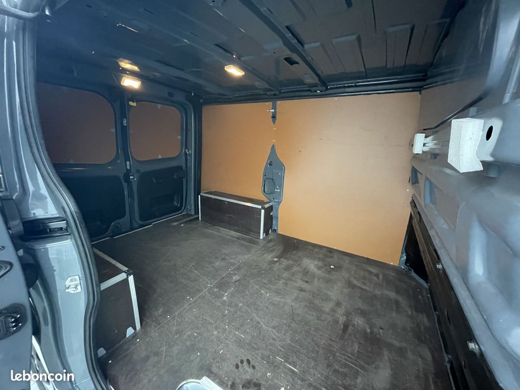 Renault trafic fgn l1h1 2800 kg blue dci 110 confort (image 16)