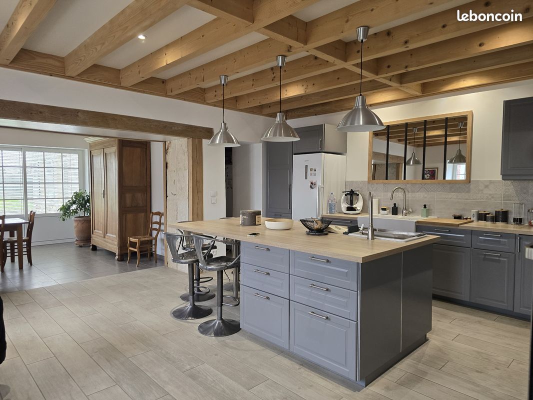 Maison 8 pièces 220 m² · à Grièges · 220 m² · 426 000 €