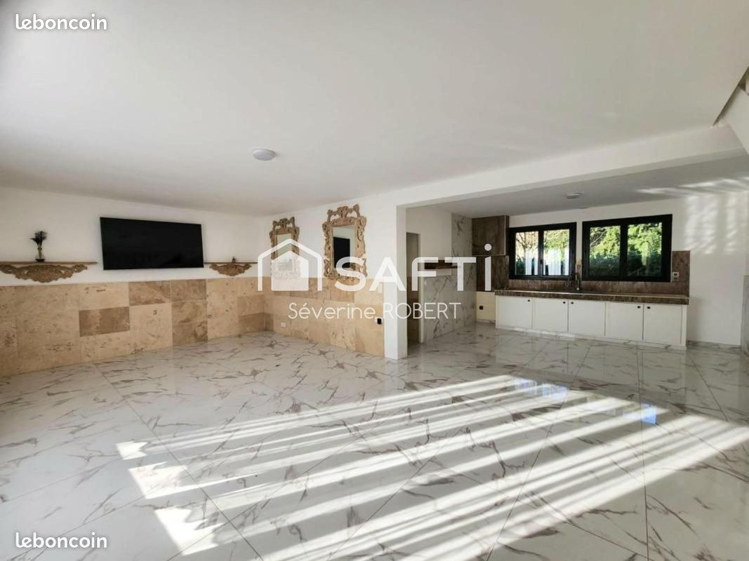 Maison 8 pièces 200 m² · à Mondion · 200 m² · 282 000 €