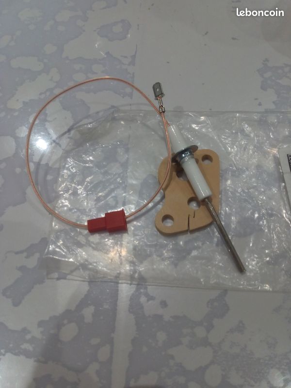 Électrode d ionisation neuve ref 7100238 buderusGB 112/GB122/GB154 (image 1)