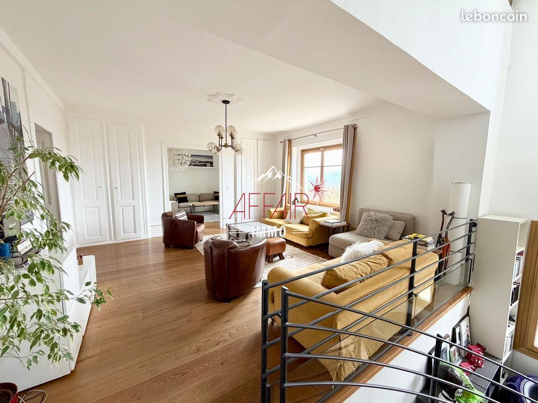 Maison 7 pièces 204 m² · à Collonges-sous-Salève · 204 m² · 895 000 €