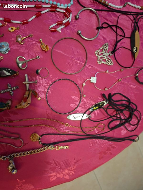 Lot de bijoux fantaisies (image 8)