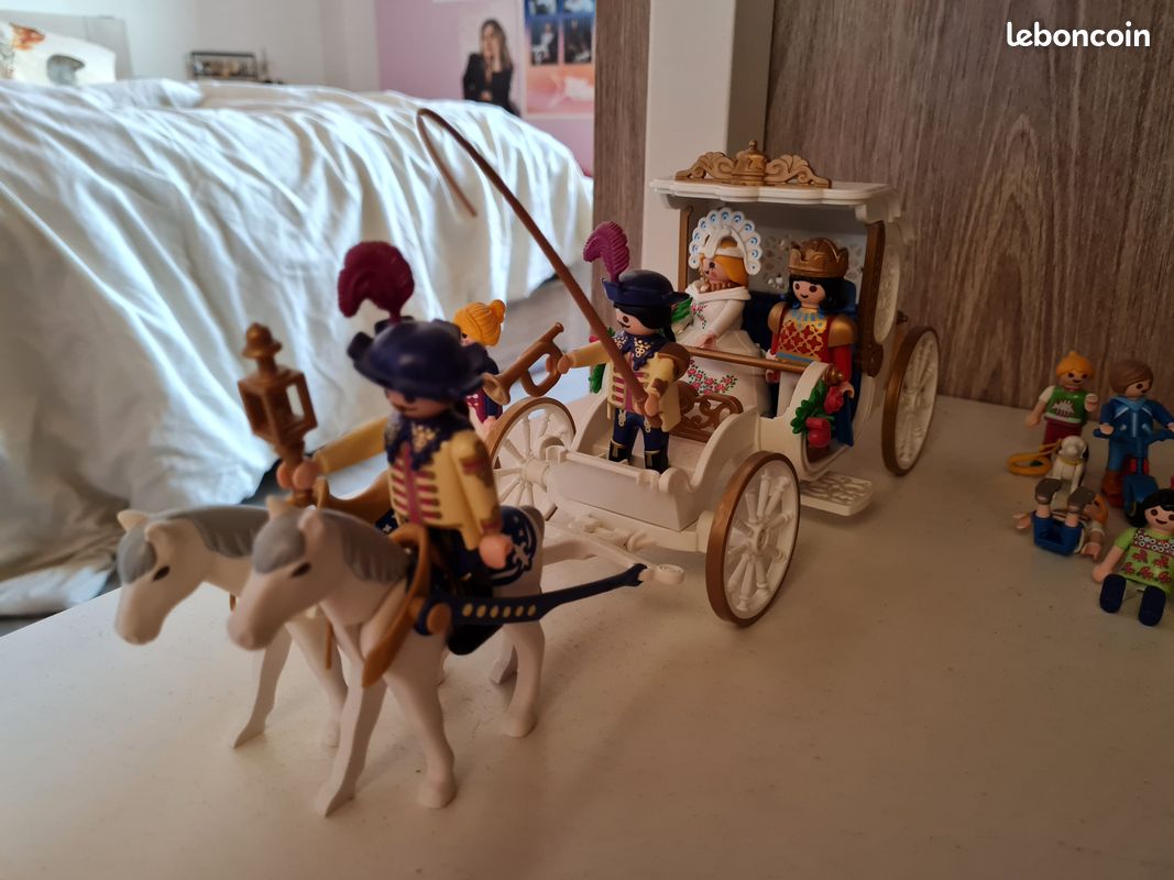 PLAYMOBIL : Carosse royal + parc avec fontaine (image 1)