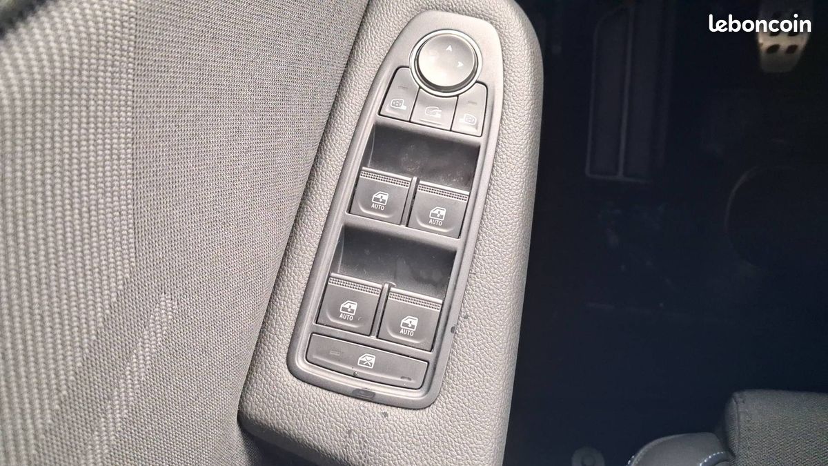 RENAULT Clio TCe 90 ch GSR2 Esprit Alpine (image 23)