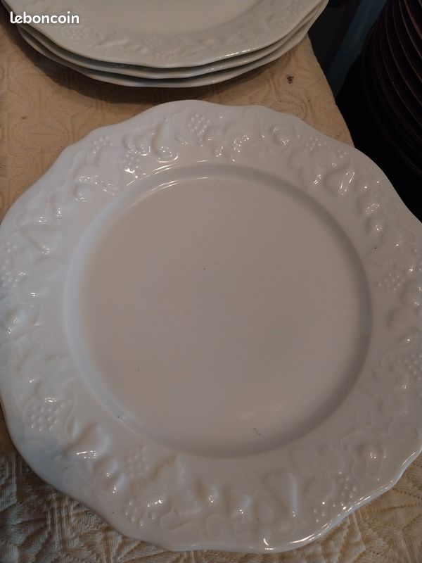 Au choix 6/11 assiettes plates blanches Philippe deshoulières modèle California Raisin vintage (image 1)
