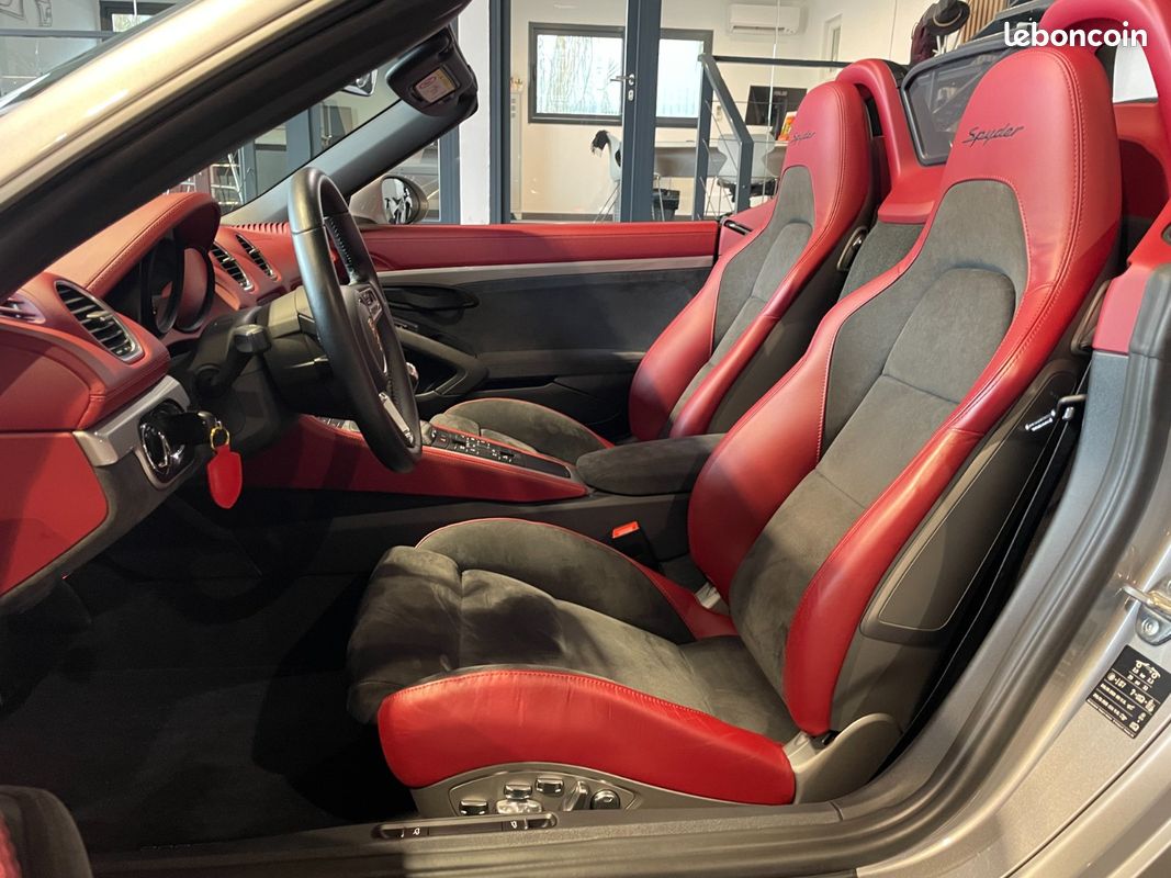PORSCHE 718 SPYDER 4.0i 420 ch - PORSCHE APPROVED 12/2026 - BOSE - CARPLAY - INTERIEUR SPYDER CLASSIC HERITAGE - CAMERA (image 22)