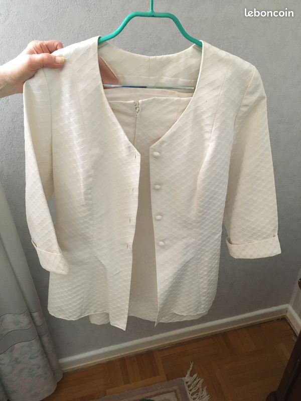 Tailleur blanc (veste + jupe haute) femme (image 1)