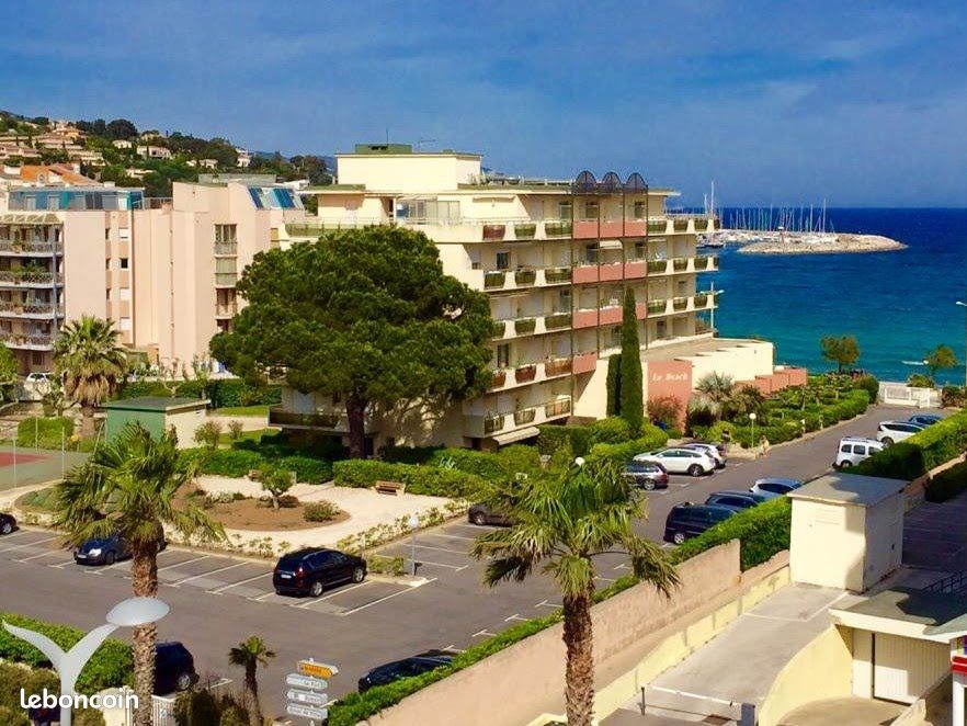 Le lavandou front de mer coeur de village le BEACH 308-309 - Locations ...