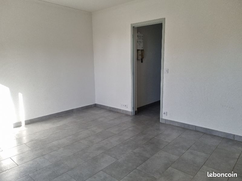 Appartement 2 pièces 32 m² · à La Ville-du-Bois · 32 m² · 750 €/mois