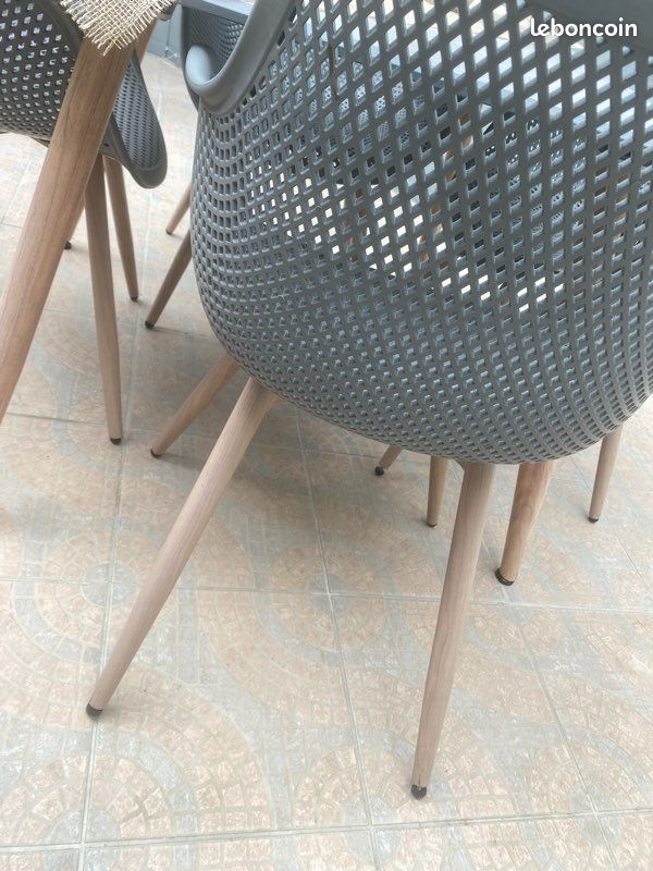 Table et 4 chaises (image 2)