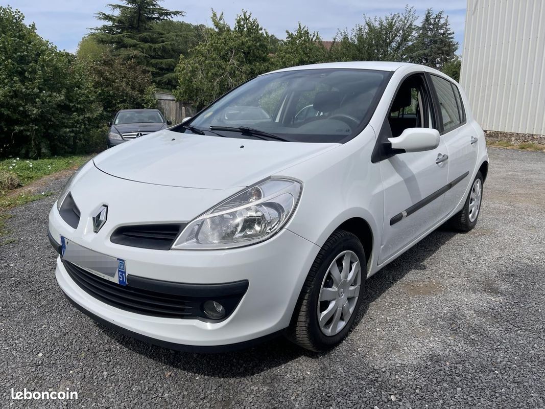 RENAULT CLIO III BERLINE 1.5 dCi 85 CV | PREMIERE MAIN - SORT DE REVISION - KIT DISTRIB FAIT (image 4)