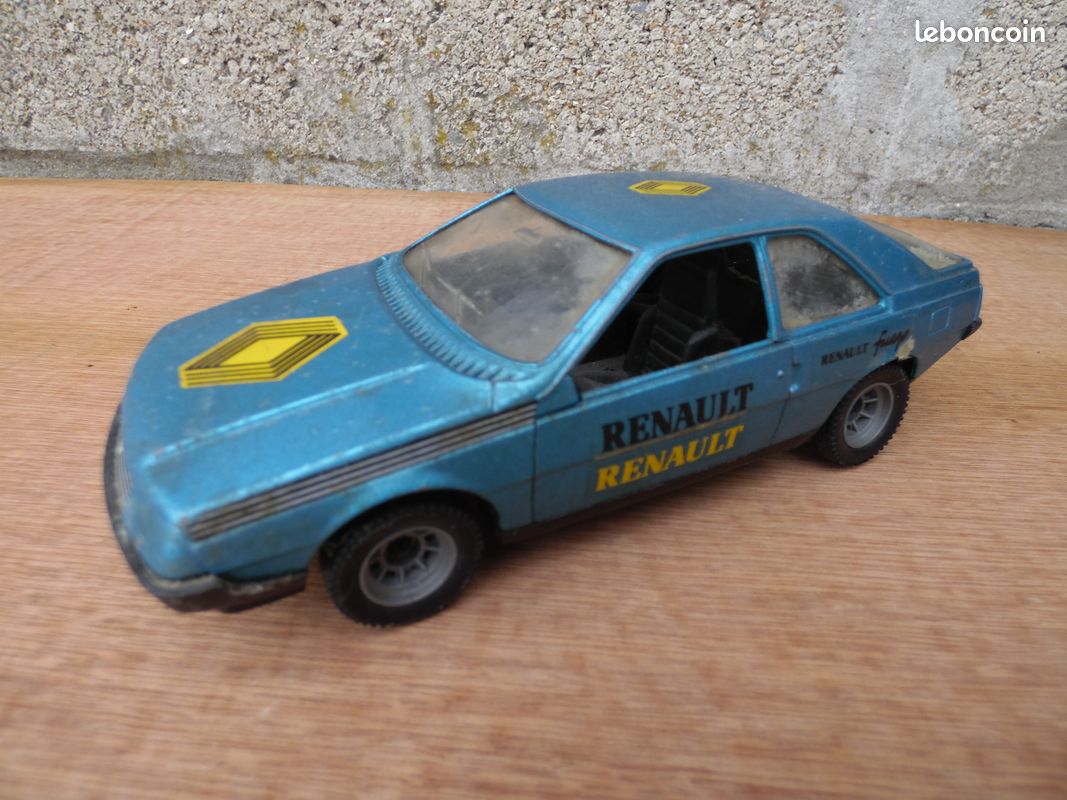 RENAULT FUEGO GT Bleu POLISTIL SN17 1:25 1:24