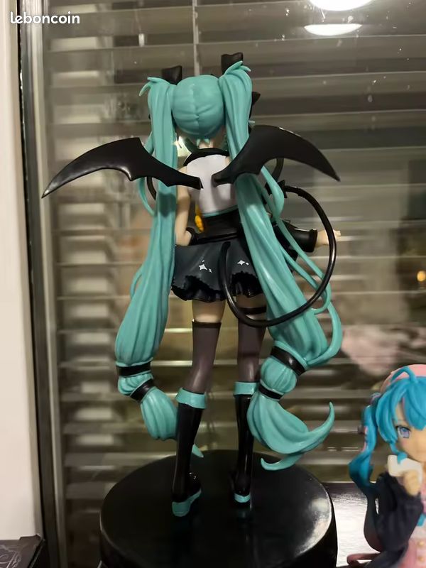 Zhongkaihua Miku Figure Mignonne Anime Filles Figures Miku Position Assise Statuette En PVC Bouchon De Nouilles Figure Gâteau Topper Ornements De Collection De Bureau