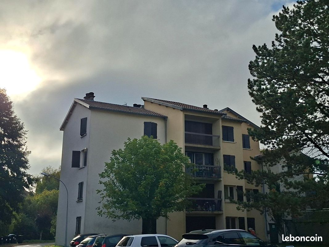 Appartement 4 pièces 96 m² · à Châlus · 96 m² · 688 €/mois