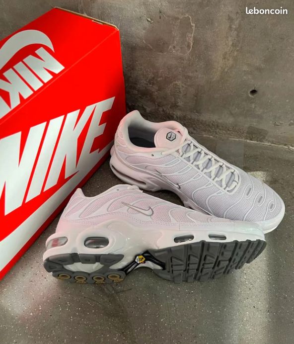 Chaussure Nike TN blanches avec semelle air (image 8)