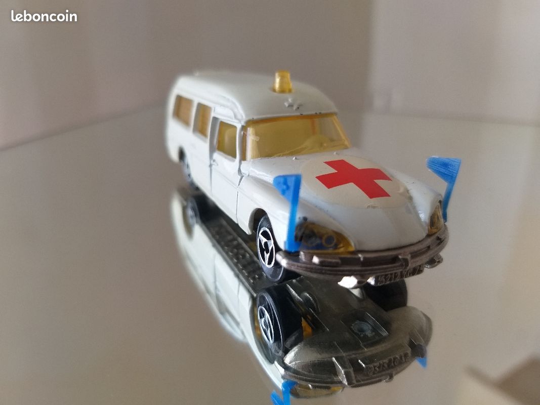 Majorette ancienne Citroën DS21 anbulance (image 10)